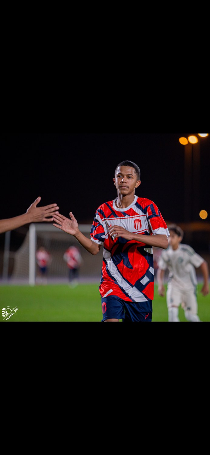 لاعب انتقل من أكاديمية الفذ إلى نادي الرياض